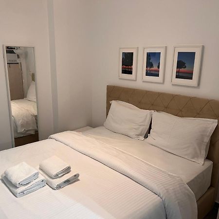 Small Budget Diamond Apartment In Agias Sofias. Tesalonika Bagian luar foto