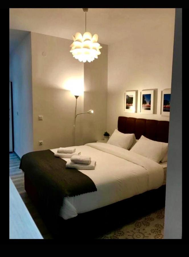 Small Budget Diamond Apartment In Agias Sofias. Tesalonika Bagian luar foto