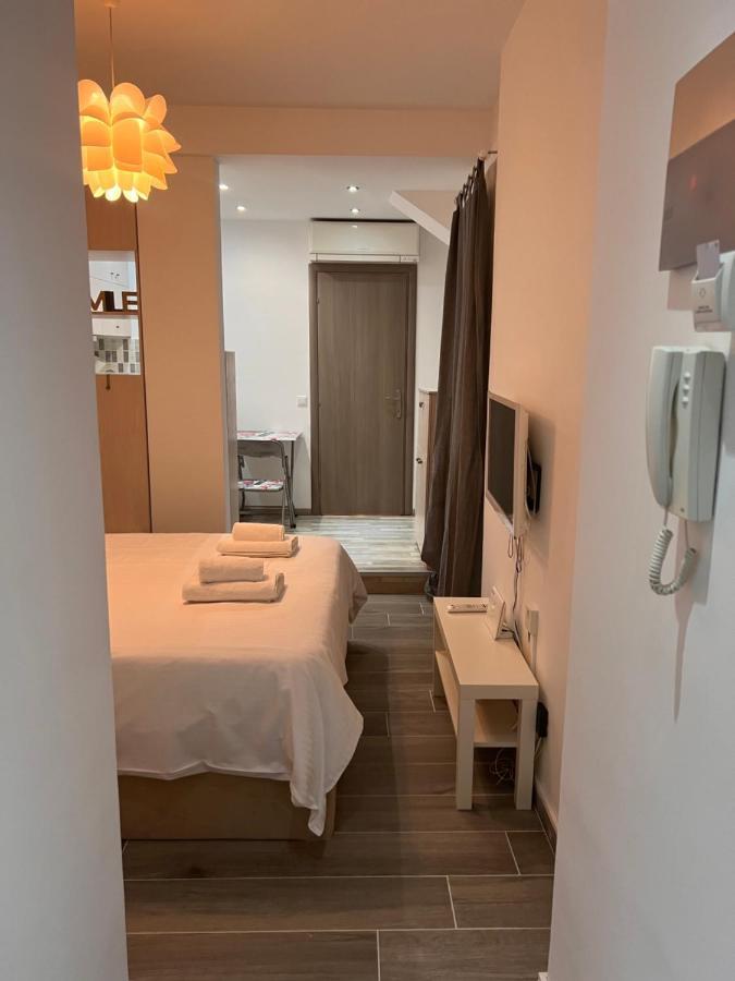 Small Budget Diamond Apartment In Agias Sofias. Tesalonika Bagian luar foto