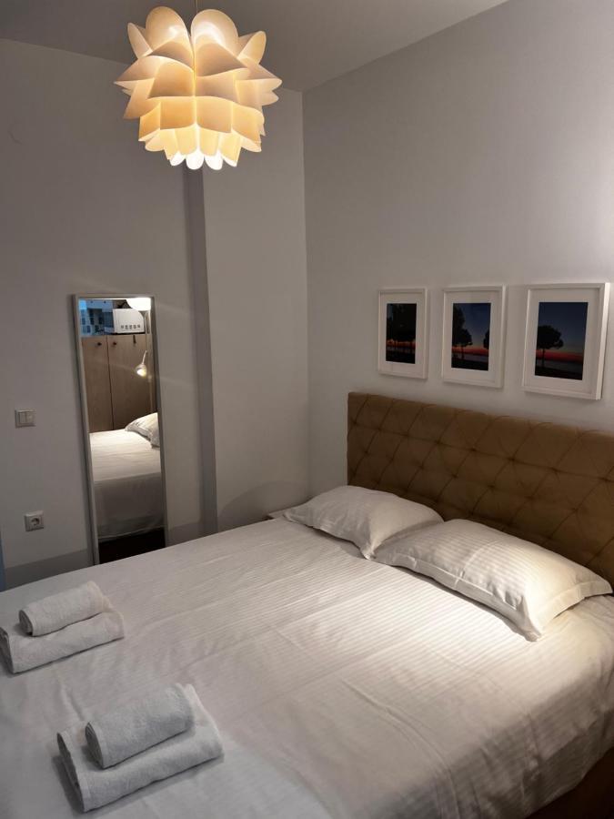 Small Budget Diamond Apartment In Agias Sofias. Tesalonika Bagian luar foto