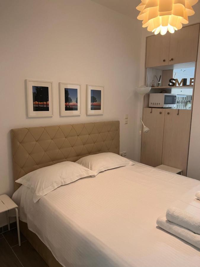 Small Budget Diamond Apartment In Agias Sofias. Tesalonika Bagian luar foto