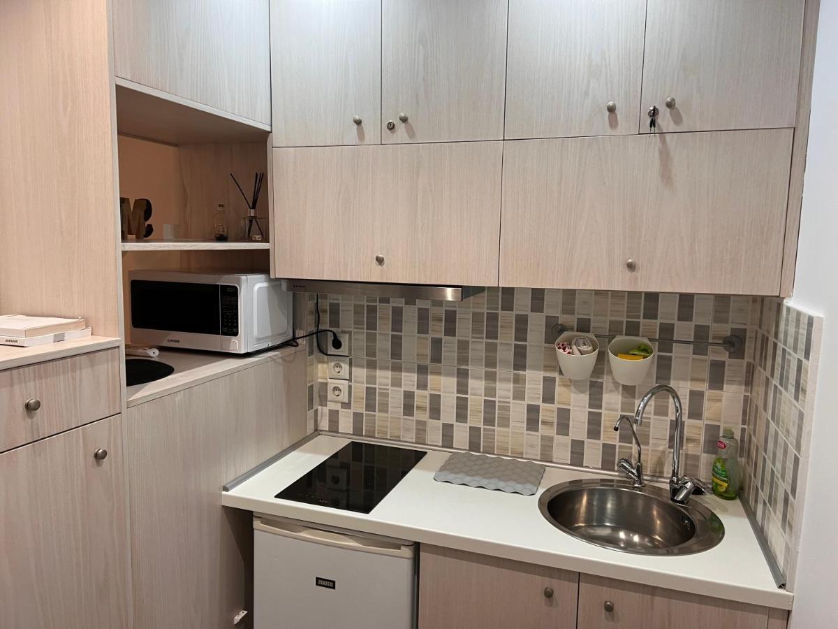 Small Budget Diamond Apartment In Agias Sofias. Tesalonika Bagian luar foto