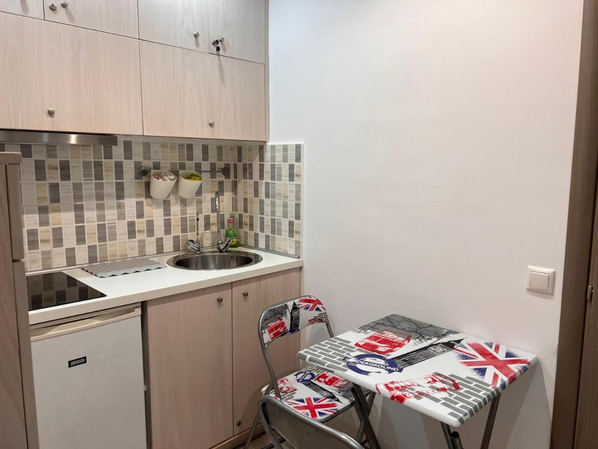 Small Budget Diamond Apartment In Agias Sofias. Tesalonika Bagian luar foto
